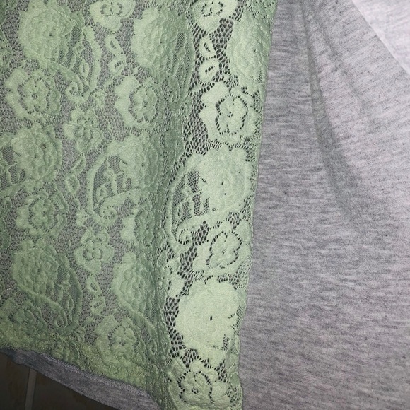Signature Studio Detailed Lace Tee in Grey / Lime - Picture 3 of 4